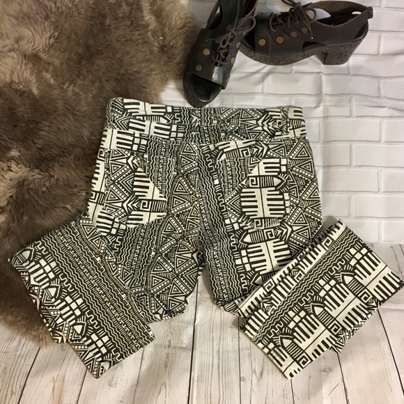Forever 21 Size 28 Black White Aztec Stretch Jean - Picture 7 of 7